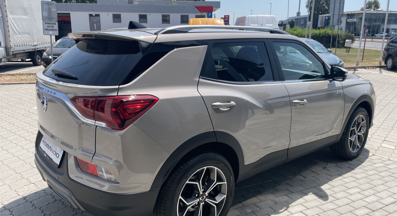 KGM Korando Style+ MT / FWD / EBL