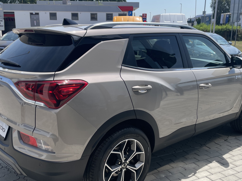 KGM Korando Style+ MT / FWD / EBL