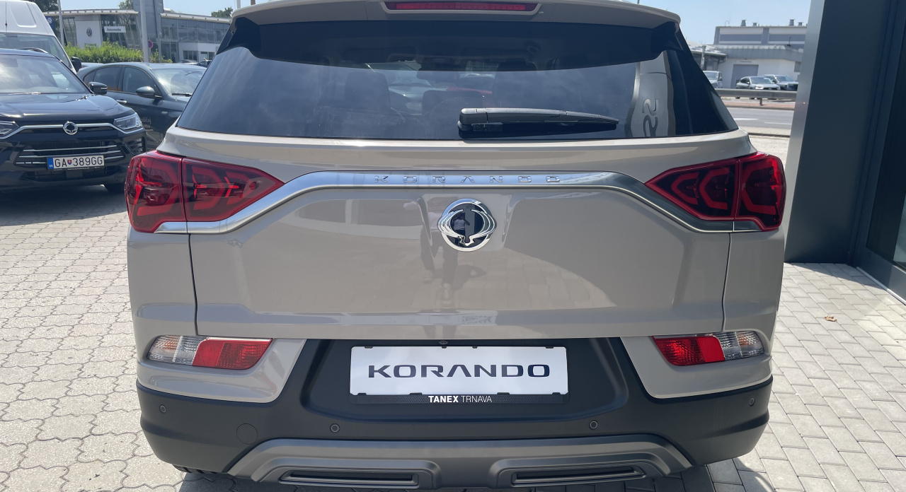 KGM Korando Style+ MT / FWD / EBL