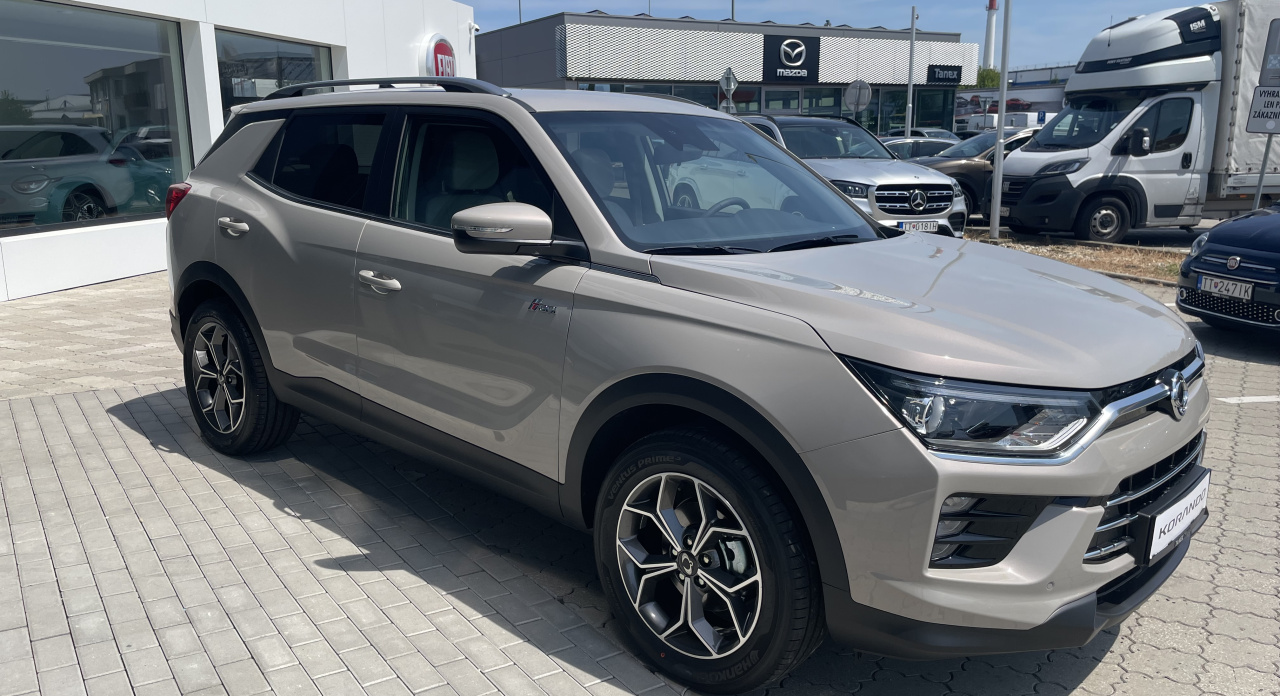 KGM Korando Style+ MT / FWD / EBL