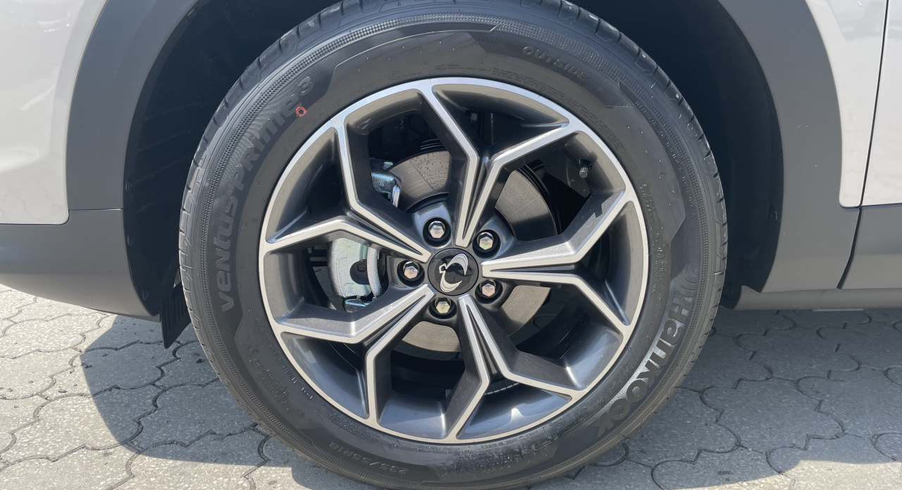 KGM Korando Style+ MT / FWD / EBL