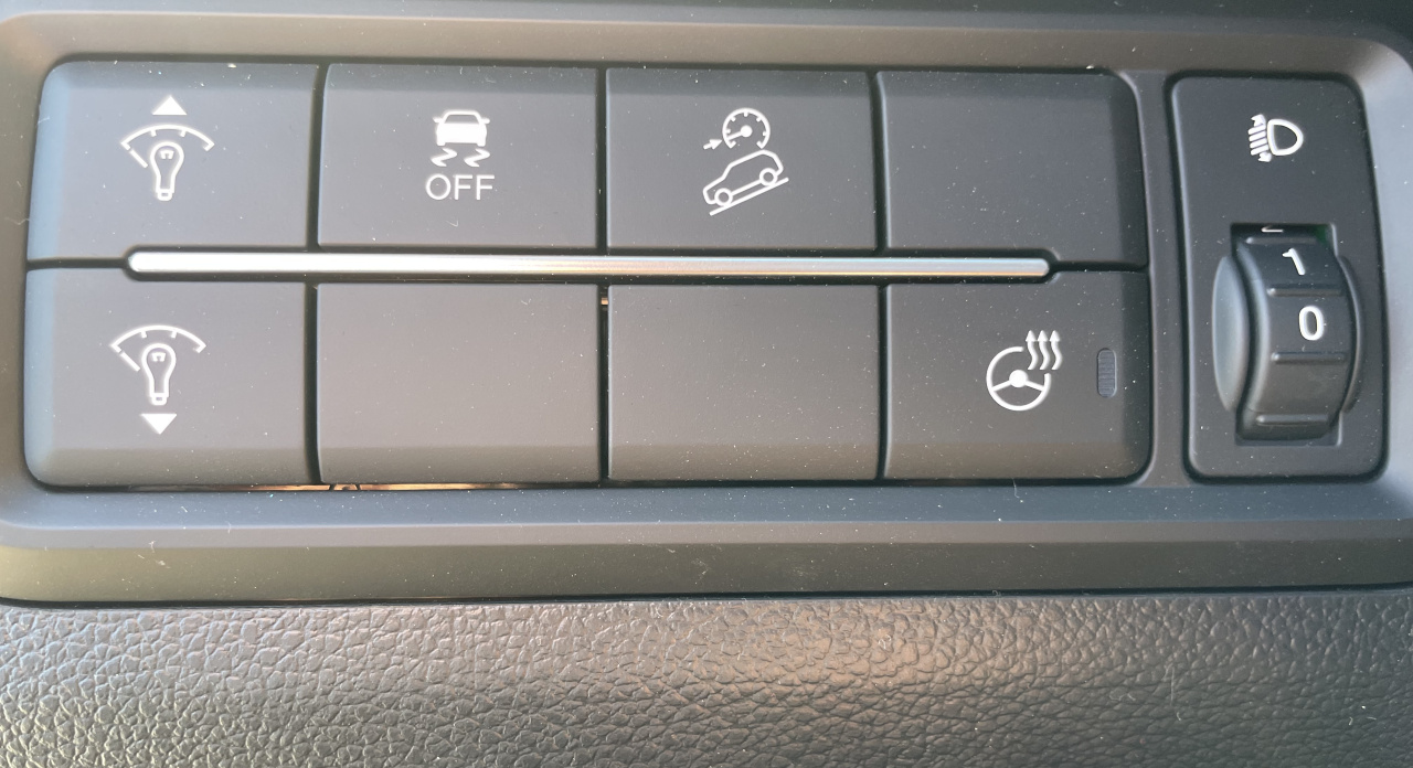 KGM Tivoli Style MT / FWD / ADE