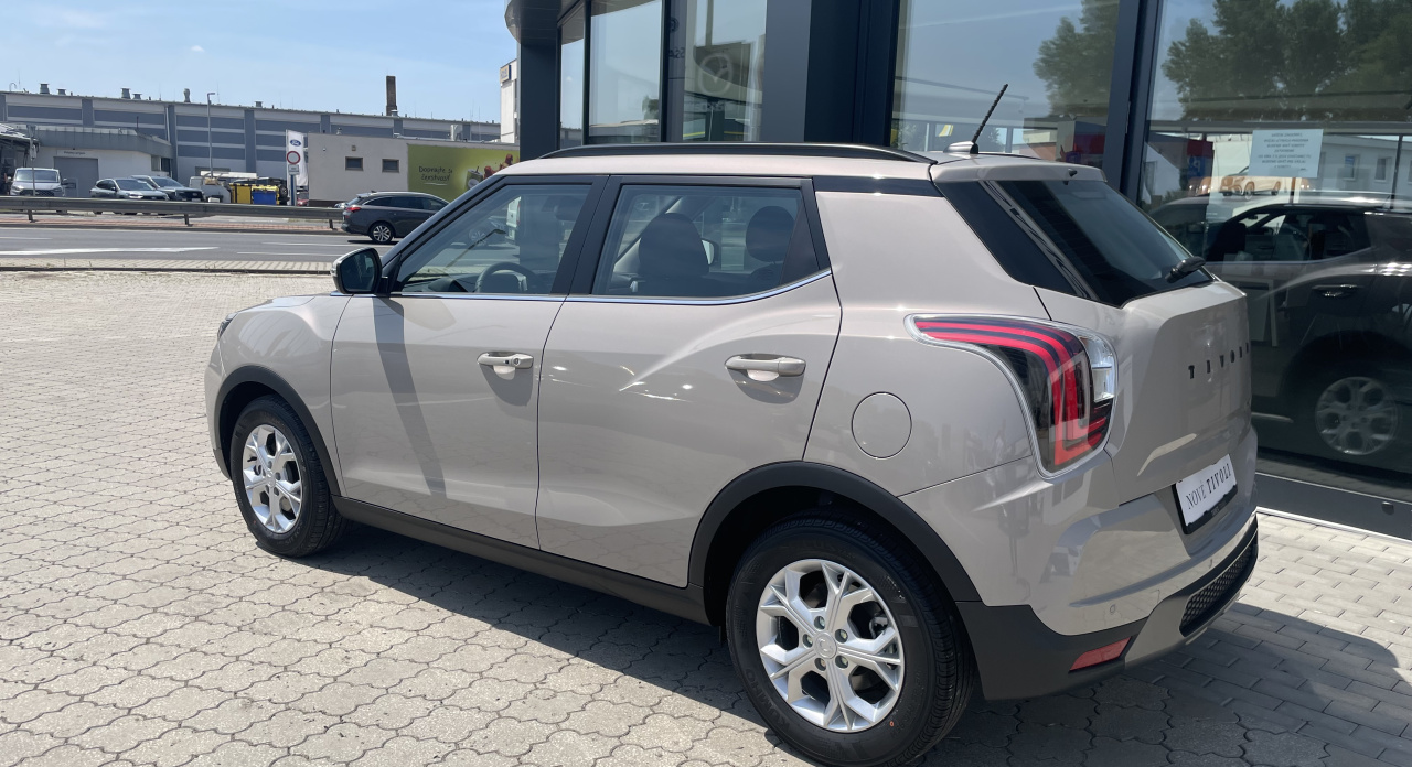 KGM Tivoli Style MT / FWD / EBL