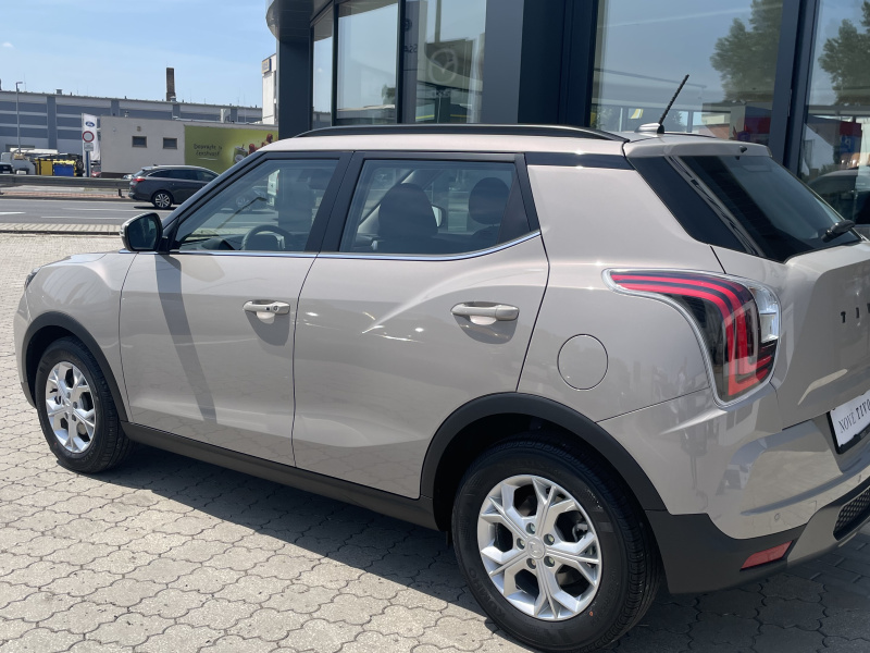 KGM Tivoli Style MT / FWD / EBL