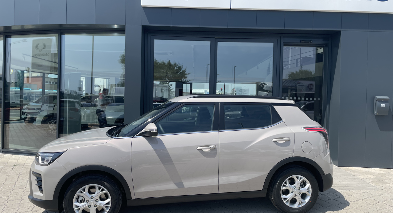 KGM Tivoli Style MT / FWD / EBL