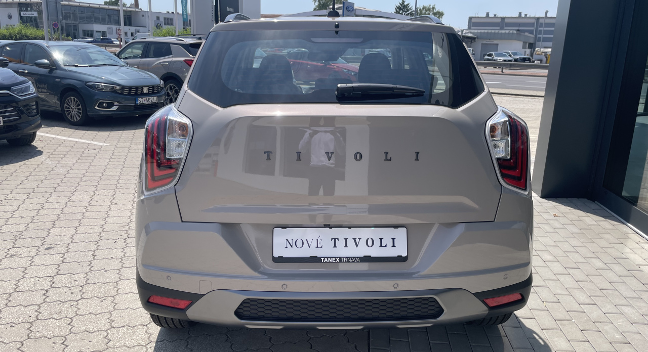 KGM Tivoli Style MT / FWD / EBL