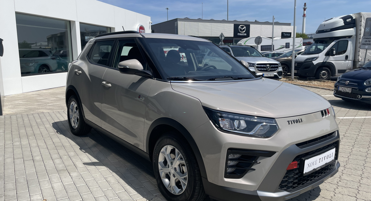 KGM Tivoli Style MT / FWD / EBL