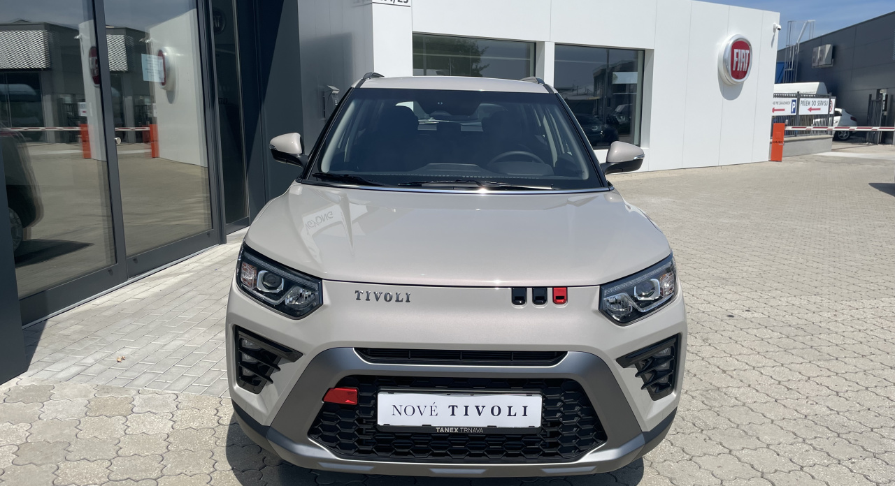 KGM Tivoli Style MT / FWD / EBL