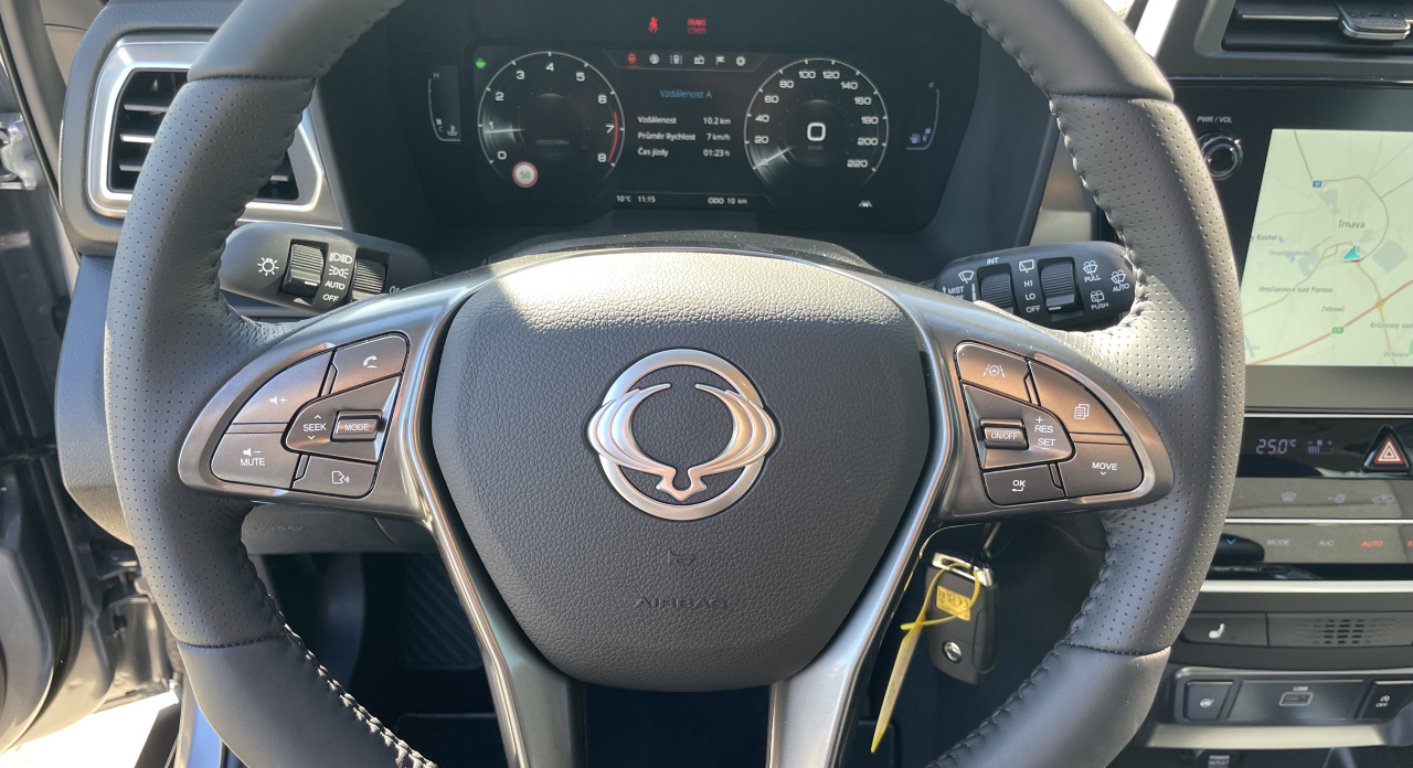 KGM Tivoli Style MT / FWD / EBL