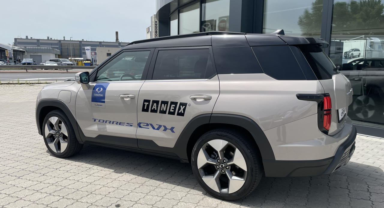 KGM Torres EVX Premium AT / FWD / EBL