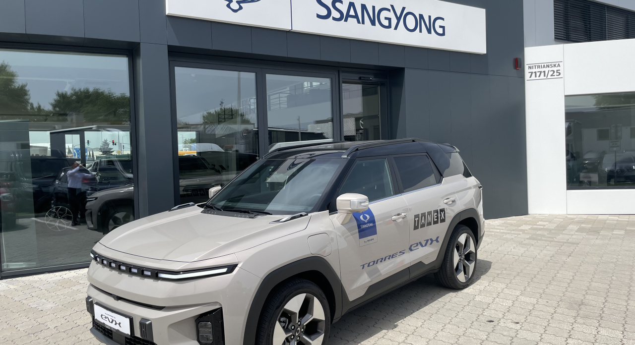 KGM Torres EVX Premium AT / FWD / EBL