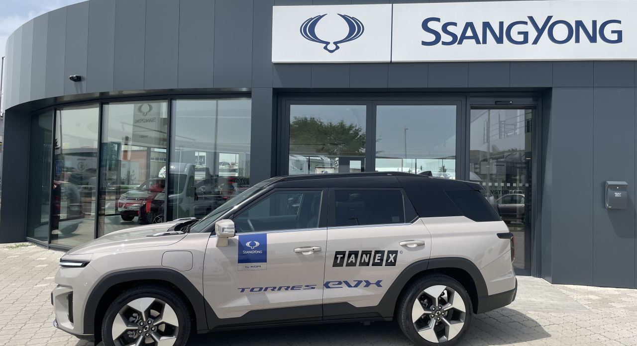 KGM Torres EVX Premium AT / FWD / EBL