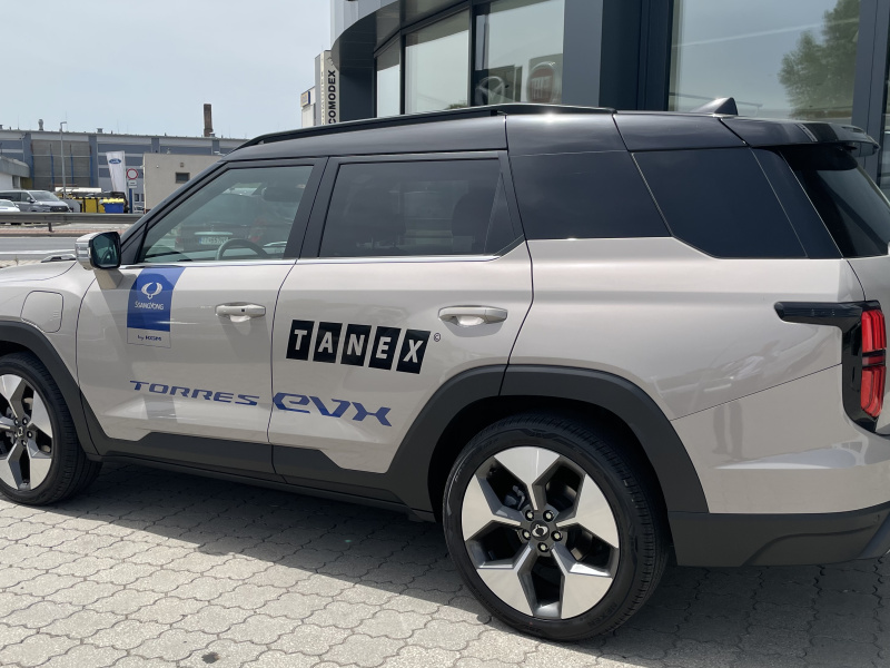 KGM Torres EVX Premium AT / FWD / EBL