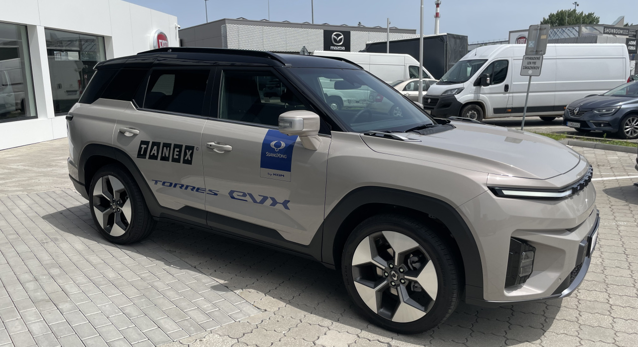 KGM Torres EVX Premium AT / FWD / EBL