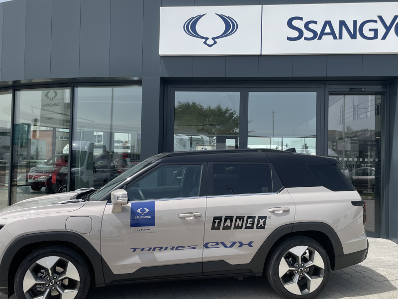 KGM Torres EVX Premium AT / FWD / EBL