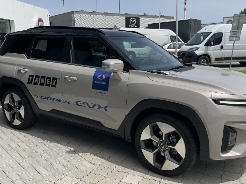 KGM Torres EVX Premium AT / FWD / EBL