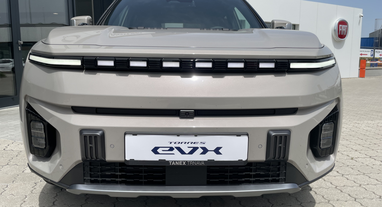 KGM Torres EVX Premium AT / FWD / EBL