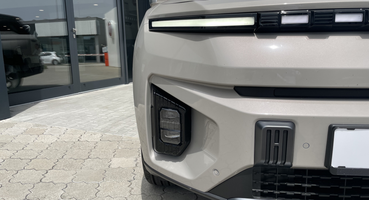 KGM Torres EVX Premium AT / FWD / EBL