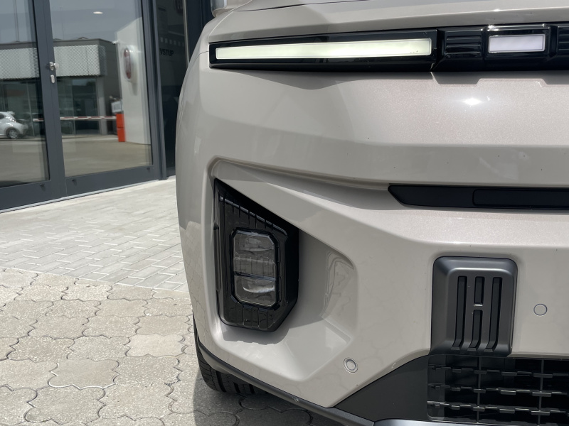 KGM Torres EVX Premium AT / FWD / EBL