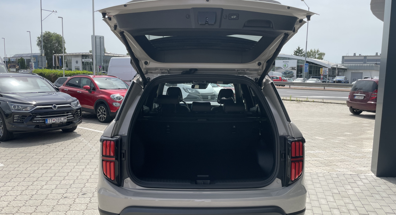 KGM Torres EVX Premium AT / FWD / EBL