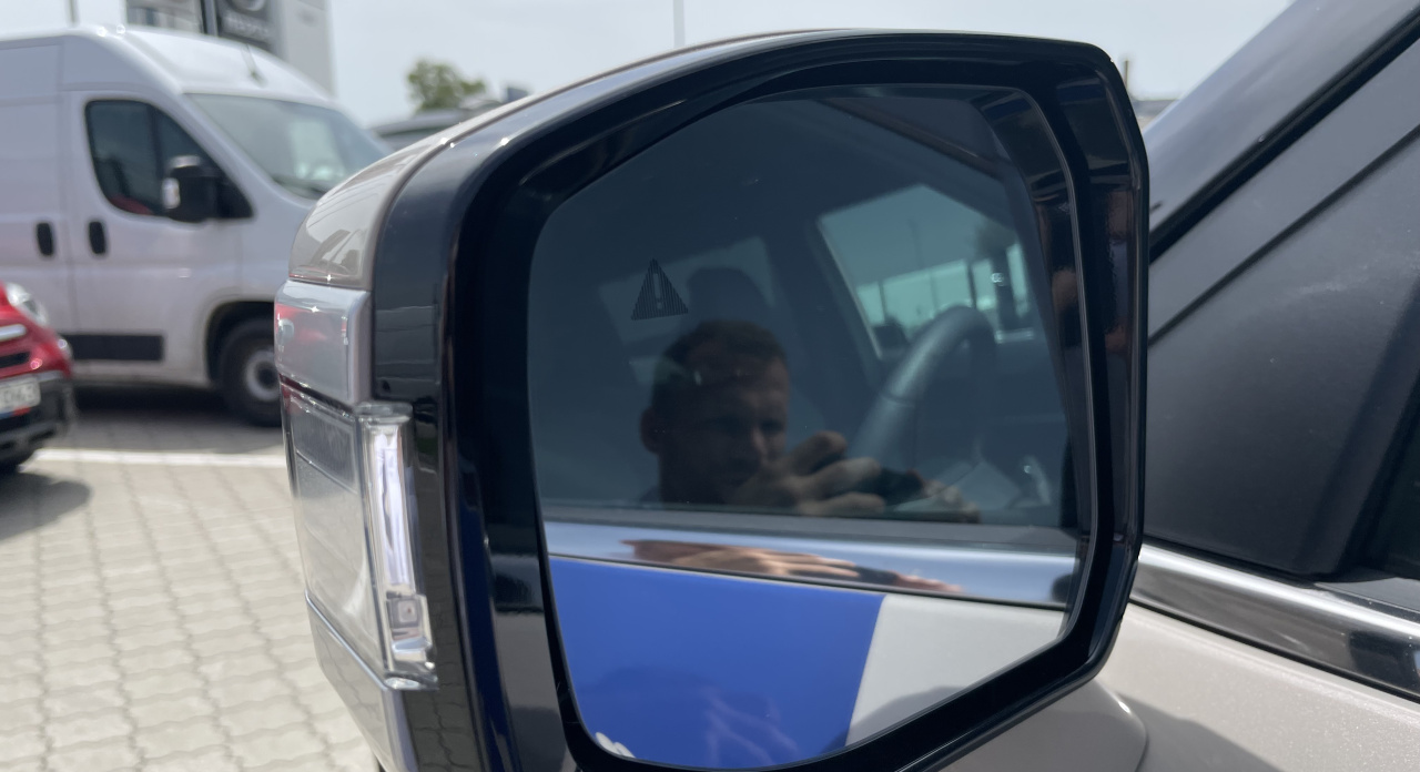 KGM Torres EVX Premium AT / FWD / EBL