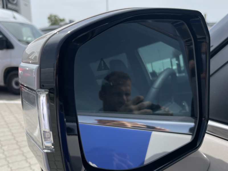 KGM Torres EVX Premium AT / FWD / EBL