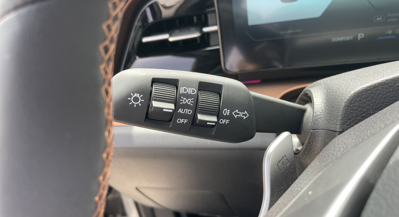 KGM Torres EVX Premium AT / FWD / EBL