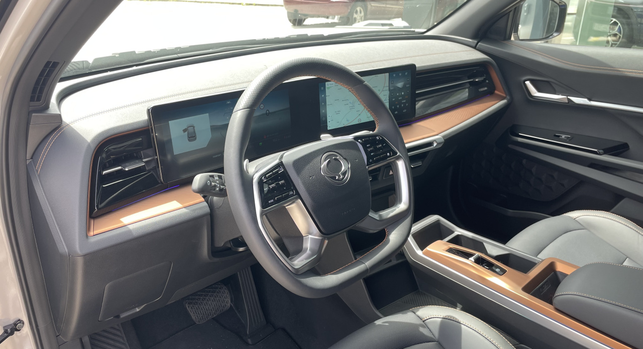 KGM Torres EVX Premium AT / FWD / EBL