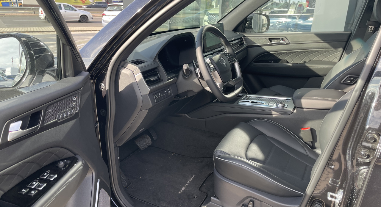 KGM Rexton Premium+ AT / AWD / LAK / BLACK