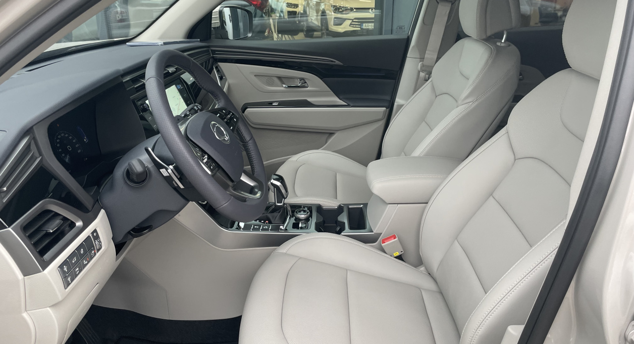 KGM Korando Premium AT / FWD / EBL / BLACK