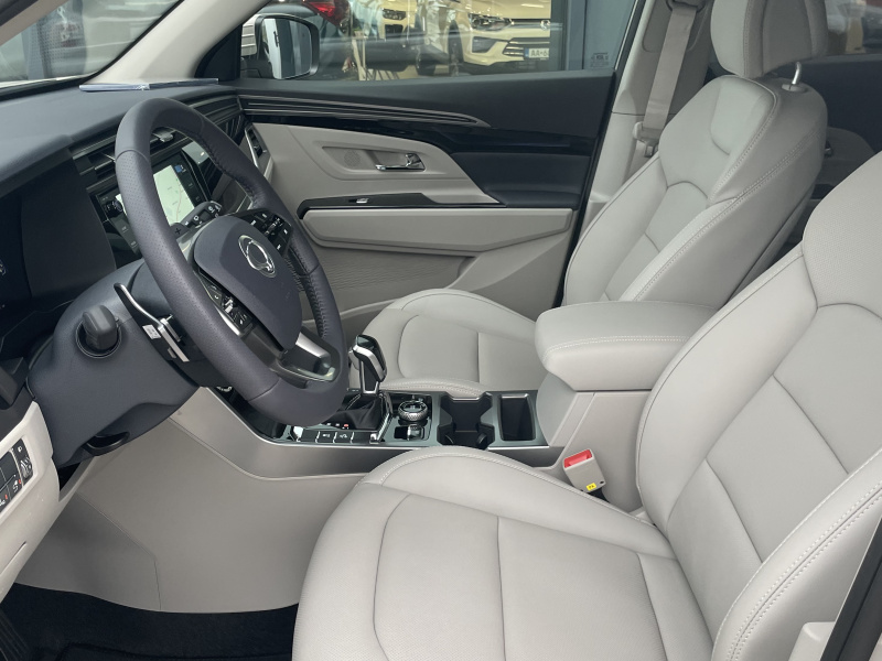 KGM Korando Premium AT / FWD / EBL / BLACK