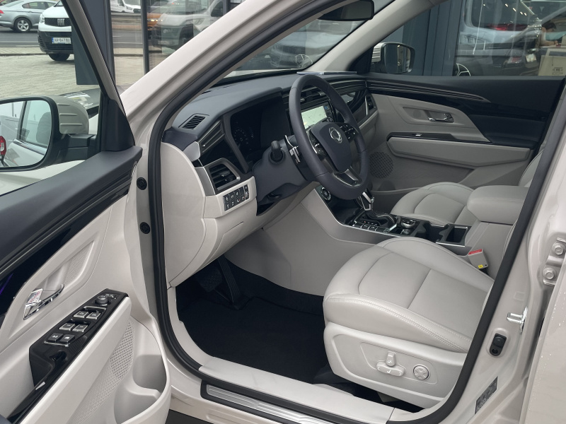 KGM Korando Premium AT / FWD / EBL / BLACK