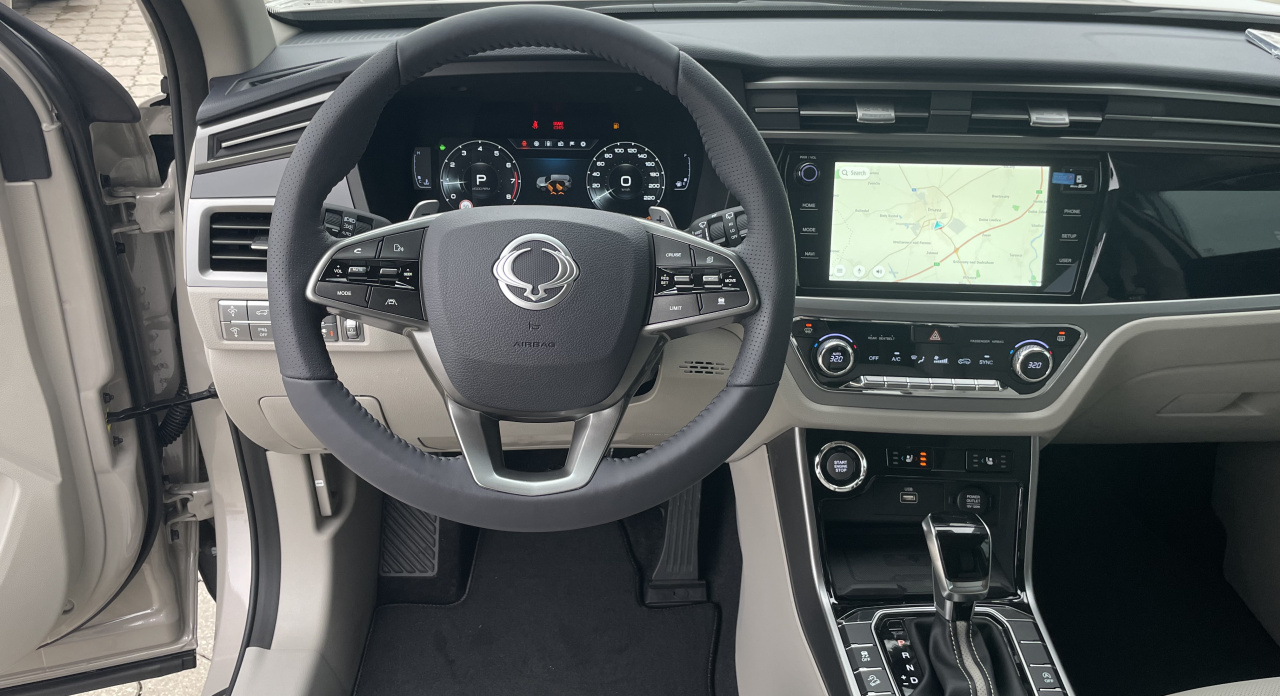 KGM Korando Premium AT / FWD / EBL / BLACK