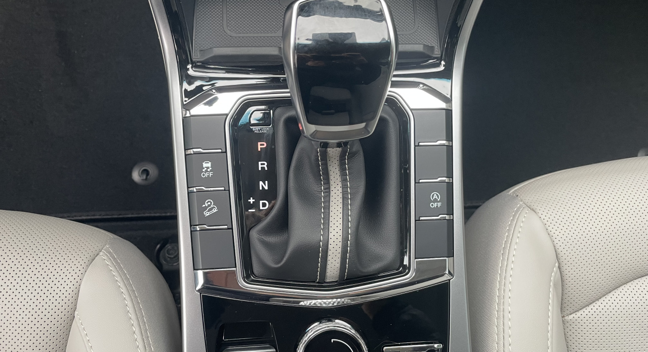 KGM Korando Premium AT / FWD / EBL / BLACK