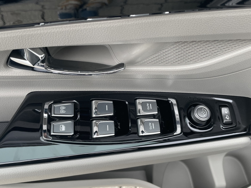 KGM Korando Premium AT / FWD / EBL / BLACK