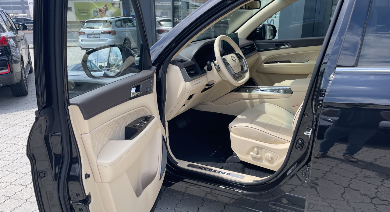KGM Rexton Premium+ AT / AWD / LAK / BLACK / SV.INT