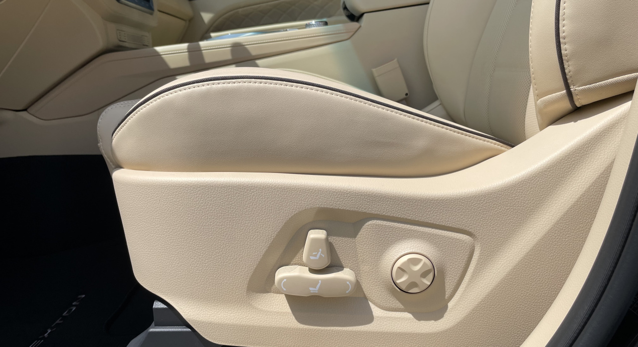 KGM Rexton Premium+ AT / AWD / LAK / BLACK / SV.INT