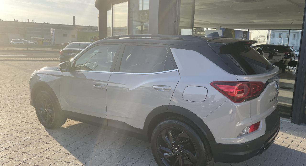 KGM Korando Premium AT / FWD / EBL / BLACK