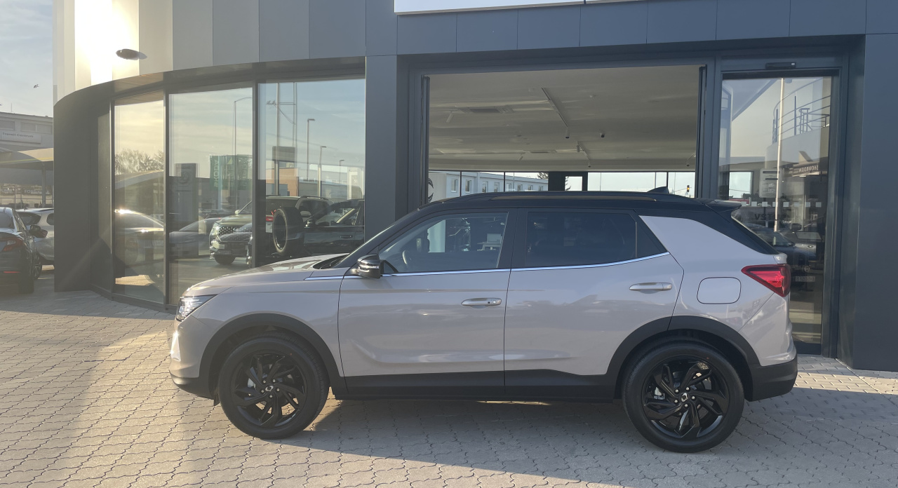 KGM Korando Premium AT / FWD / EBL / BLACK