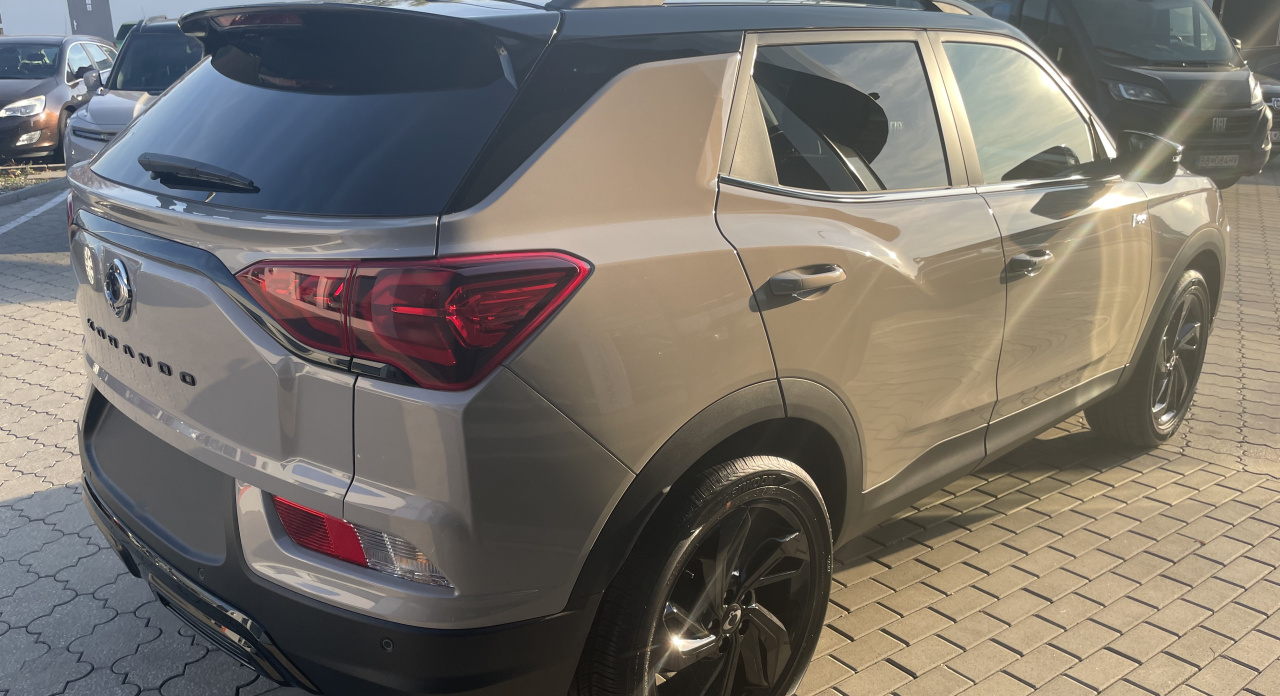 KGM Korando Premium AT / FWD / EBL / BLACK