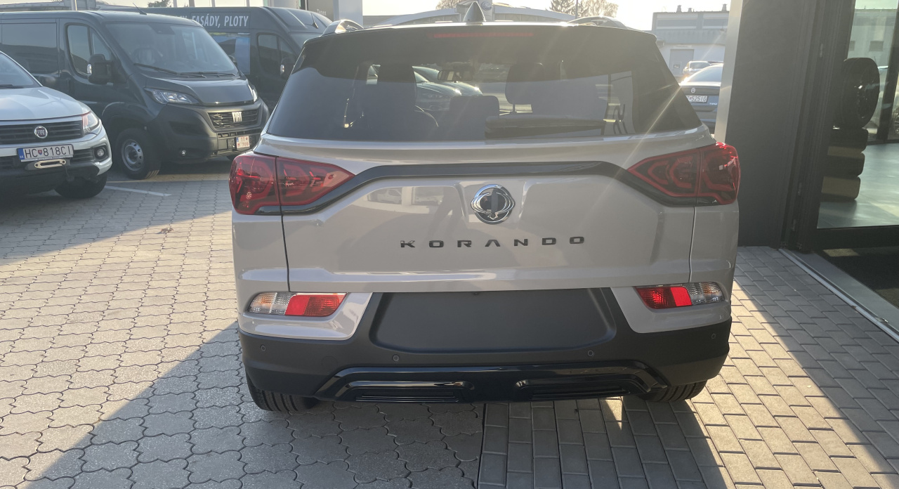 KGM Korando Premium AT / FWD / EBL / BLACK