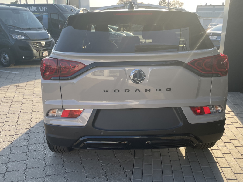 KGM Korando Premium AT / FWD / EBL / BLACK