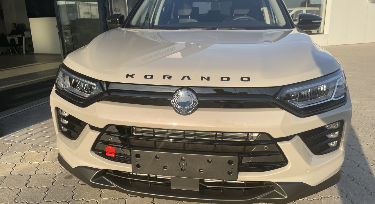KGM Korando Premium AT / FWD / EBL / BLACK