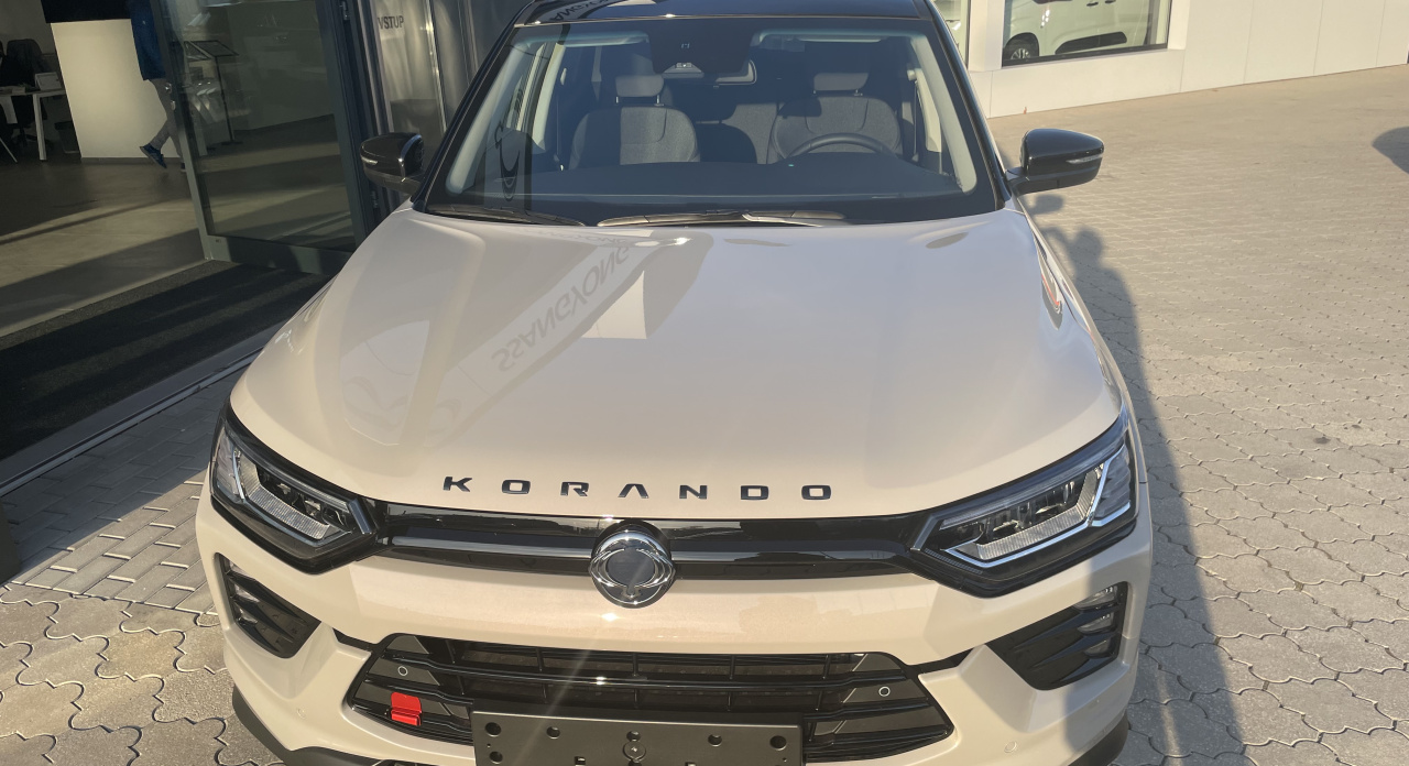 KGM Korando Premium AT / FWD / EBL / BLACK