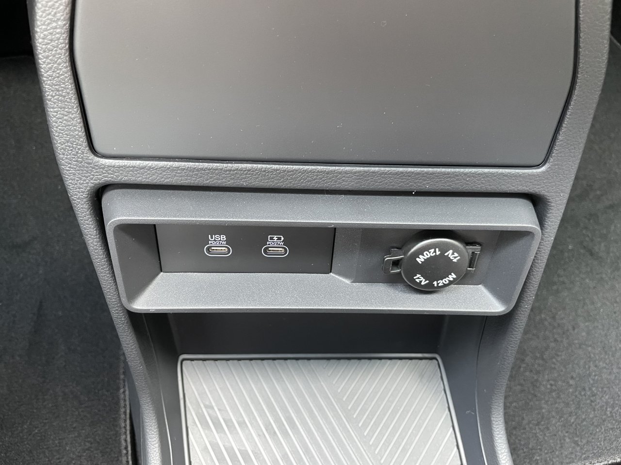 KGM Actyon Premium AT / FWD / WAA