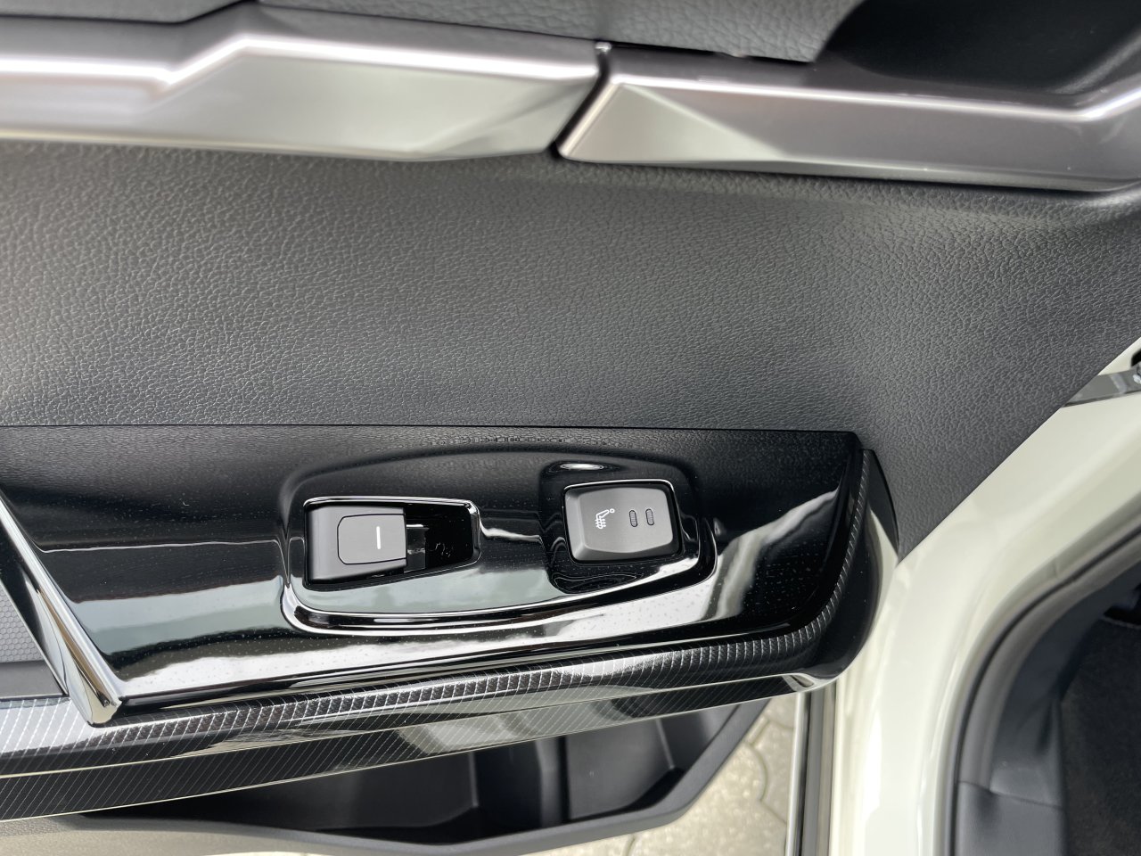 KGM Actyon Premium AT / FWD / WAA