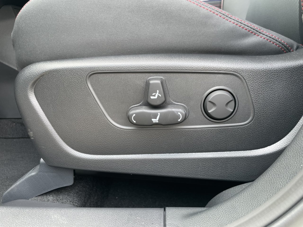 KGM Actyon Premium AT / FWD / WAA