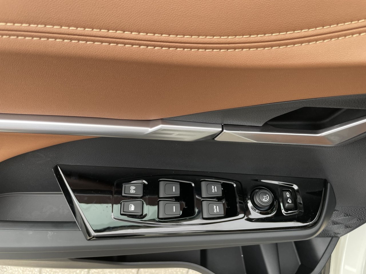 KGM Torres HEV Clever AT / FWD / 2BL / E16 / TAZ / VEA