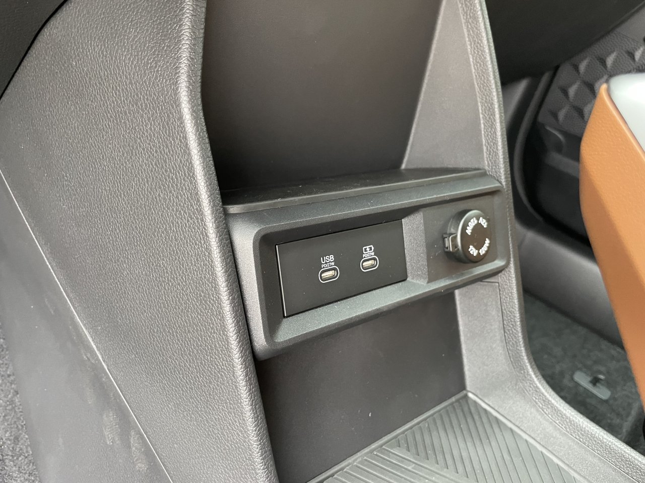 KGM Torres HEV Clever AT / FWD / 2BL / E16 / TAZ / VEA