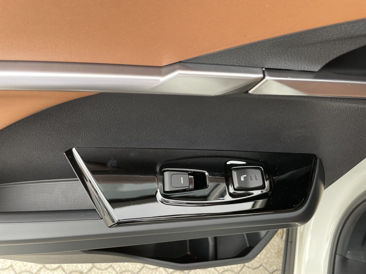 KGM Torres HEV Clever AT / FWD / 2BL / E16 / TAZ / VEA